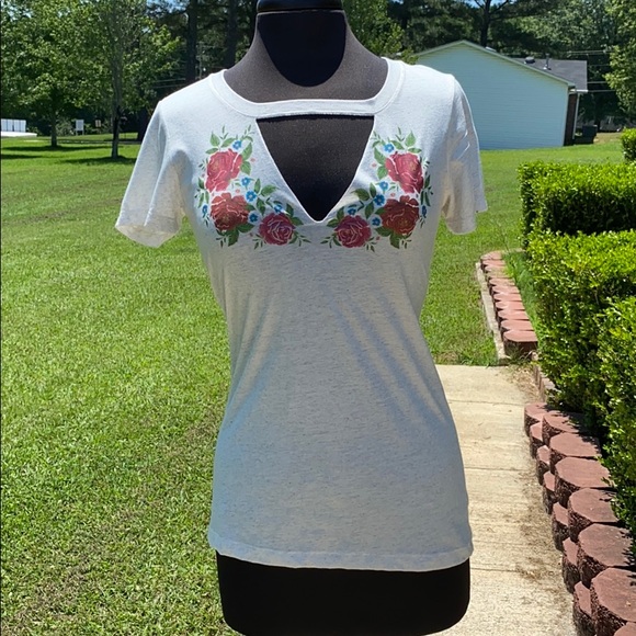 Ali Dee Ladies' Wild Roses Choker Tee - Picture 2 of 5